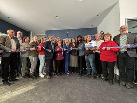 La présidente-directrice générale du CISSS des Laurentides, Mme Julie Delaney, a procédé à l’inauguration officielle du CLSC de Grenville. Elle était accompagnée de Mme Shirley Dorismond, adjointe parlementaire de la ministre responsable des Ser