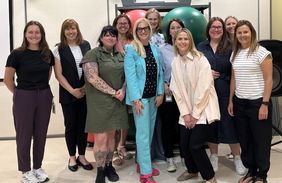 L’équipe du Programme clinique interdisciplinaire de prise en charge de la douleur accompagnée de Mme Julie Delaney, présidente-directrice générale du CISSS des Laurentides 