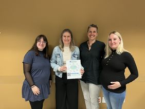 L’équipe du guichet jeunesse du CISSS des Laurentides (de gauche à droite) : Kim Laflamme, Alicia Paterson, Anne-Marie-Berthiaume et Maude Dubé-Frison. Absentes de la photo : Valérie Pepin-Leblanc et Marie-Pier Chartrand