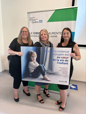 De gauche à droite : Karine Blair, directrice adjointe - Hébergement et réadaptation interne; Marie-Noëlle Granger, directrice de la protection de la jeunesse / directrice provinciale et Lucie Savaria, directrice adjointe à la protection de la jeunes