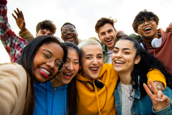 photos jeunes heureux diversité