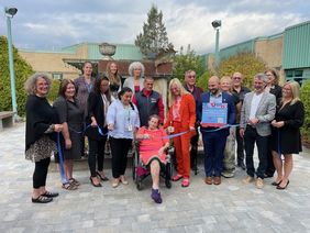 La coupe du ruban a été faite par une résidente, Maria Gomez. Parmi les invités, mentionnons Julie Delaney, présidente-directrice générale du CISSS des Laurentides, Agnès Grondin, députée d’Argenteuil et Me Carl Couture, président de la Fonda
